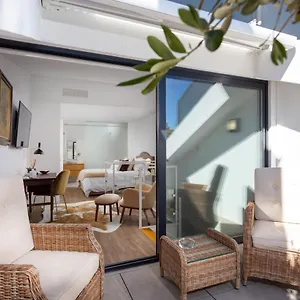 Stupendo-three Rooms-suite With Terrace -center -air Conditioning-free Park Lisbon
